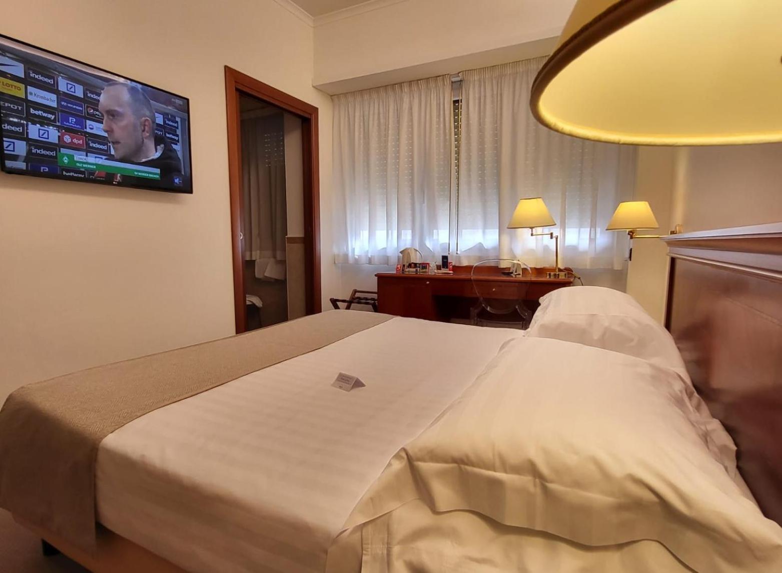 Western Plaza 4*